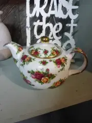 Royal Albert Old Country Roses Classic III Cream Colored Tea Pot