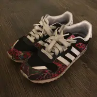 在飛比找蝦皮購物優惠-愛迪達adidas originals限量童鞋運動休閒親子鞋