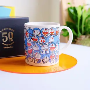 《哆啦A夢》🇯🇵日本商品 50週年限定滿版馬克杯 咖啡杯 杯子 DORAEMON 日本製 日落小物 生日禮物