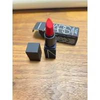 在飛比找蝦皮購物優惠-Nars 迷你絕對經典唇膏Inappropriate red