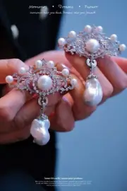 Regal Vintage Pearl Brooch-Pendant: Versatile Natural & Baroque Pearl Elegance