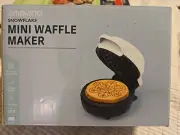 AMBIANO HOLIDAY MINI WAFFLE MAKER Non-stick 4" Snowflake Waffles NEW IN BOX