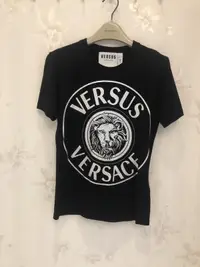 在飛比找蝦皮購物優惠-VERSUS VERSACE 黑標 女 閃亮字母上衣 t恤 