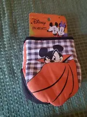 Disney Halloween Kitchen one set 2pk Mini Oven Mitts Size: 5.5” x 6.5” Brand