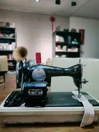 在飛比找Yahoo!奇摩拍賣優惠-SINGER勝家縫紉機 桌上型縫紉機 古董縫紉機 文青擺設 