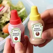 2PCs/Set 25ML Mini Tomato Ketchup Bottle Honey Mustard Squeeze Bottles Portable Sauce Container Salad Dressing Container Pantry Containers for Office Worker Bento Box Dinner Condiment BBQ