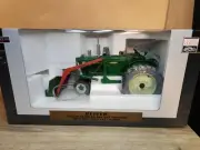 1/16 Oliver 880 Gas Tractor With New Idea 504 Loader