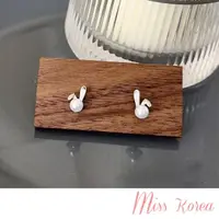在飛比找momo購物網優惠-【MISS KOREA】韓國設計氣質可愛小兔珍珠夾式耳環(無
