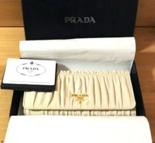 { 巴黎百貨帶回 } Prada 高菲小羊皮長夾 限定色奶油白