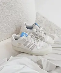 在飛比找Yahoo!奇摩拍賣優惠-adidas Originals Forum 米灰 藍標 果