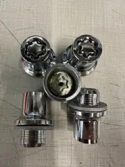 NEW OEM NISSAN WHEEL LOCK SET WITH KEY - ARMADA TITAN STYLE (for: Nissan)