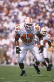 Linebacker Tyrone Hines Tennessee Volunteers stares into the ba- 1995 Old Photo