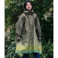 在飛比找momo購物網優惠-【KIU】成人空氣感有袖斗篷雨衣(163266 漸變橄欖金棕