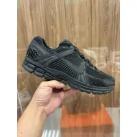 在飛比找蝦皮購物優惠-Nike Zoom Vomero 5 黑魂 US10 28c