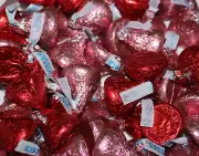 Hershey's Kisses - Bulk - Pink & Red - Assorted Milk Chocolate Candy - 4 pounds