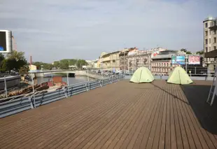 春天小屋水族青年旅館