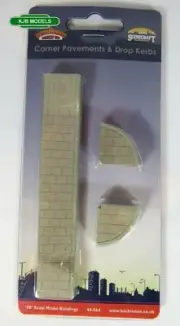BNIB OO Gauge Bachmann 44-564 Corner Pavements and Drop Kerbs - For Roads
