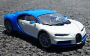 GT Autos 1/18 Scale Bugatti Chiron 2016 White/Blue Diecast Car Model Toy Gift