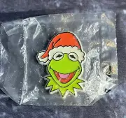 Vintage 1978 The Muppets Kermit the Frog Christmas Pin Hallmark SEALED