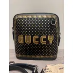 GUCCI 古馳 511890 GUCCY 星星與徽章小牛皮迷你斜背包 黑色 孫芸芸