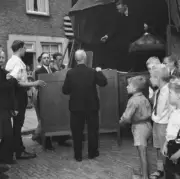 Amsterdam helps Arnhem. HARK, Red Cross relief action in Amsterdam- Old Photo 2