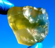 Libyan Desert Glass Meteorite Tektite impact specimen( 350 crt)Dimples Gem AAAA