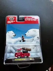 M2 Machines 2022 HOLIDAY CHRISTMAS VOLKSWAGEN SHORT BUS WITH COKE BOTTLE NEW