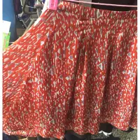 在飛比找蝦皮購物優惠-紅色復古復刻過膝及膝裙A字裙傘狀花紋五分裙