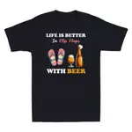 LIFE IS BETTER IN 人字拖帶啤酒搞笑圖形新奇男士 T 恤黑色