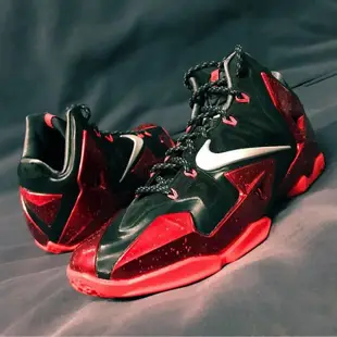 代購 LeBron 11 Away 黑紅 詹姆士11 LBJ11 詹姆斯11代 男子耐磨實戰籃球鞋 616175-001