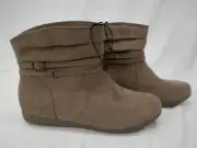 St. John's Bay Women's Kinley Flat Heel Taupe Brown Ankle Boots Size 6.5