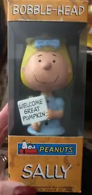 NIP It's The Great Pumpkin Charlie Brown Sally Brown Bobble head