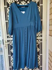 Atmos & here, green dress. Size 16.