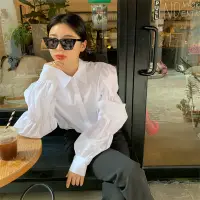 在飛比找蝦皮商城優惠-韓國chic秋季小眾鬆緊設計感減齡泡泡袖翻領單排扣長袖襯衫女