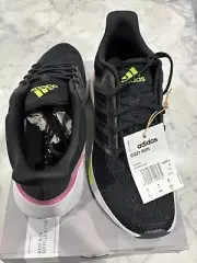 NEW LADIES ADIDAS SHOES SIZE 9.5US