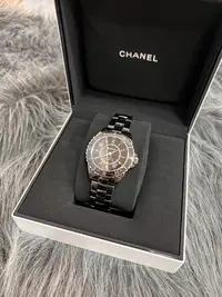 在飛比找Yahoo!奇摩拍賣優惠-CHANEL J12 38MM 黑色 陶瓷 黑陶 透背  錶