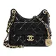 CHANEL AS3710 Hobo Bag 經典雙C LOGO亮面牛皮斜背流浪包.黑