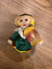 Queen Elizabeth Finger Puppet Magnet - The Unemployed Philosophers Guild England