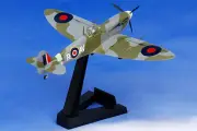 37211 Easy Model Spitfire Mk V 1/72 Model RAF No.121 Sqn