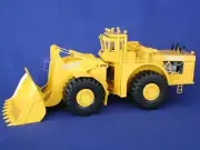Michigan 675 Wheel Loader with ROPS Lights Yellow EMD 1:50 Scale Model #N100 New