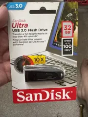 SanDisk 32GB USB 3.0 Flash Drive - Black