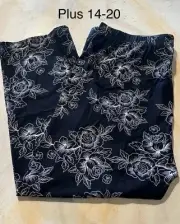 NEW Women’s Capris Leggings L/XL 14-20 black and white roses