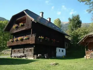 Vintage Holiday Home in Arriach with Private Garden