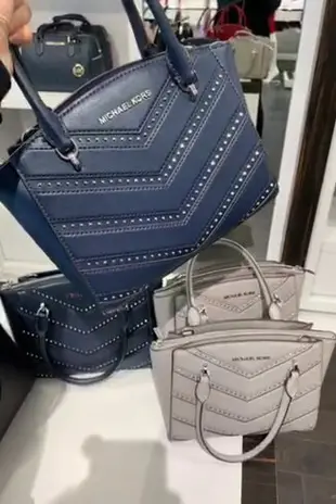 美國正品MICHAEL KORS MK 專櫃標準款-鉚釘(全真皮) 午夜藍、大象灰色水餃包 側背包 斜背包 手提包-(保證美國OUTLET直購全新100%正品)~附購證*vivi shop*