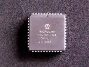 PIC16C74A-04/L - Microchip Microcontroller (PLCC-44)