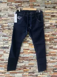 在飛比找Yahoo!奇摩拍賣優惠-Diesel jogg jeans Size: (32)