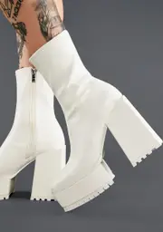 [Poster Grl] Bone Disappearing Act Platform Boots
