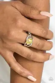 Paparazzi: Couldn't Care FLAWLESS - Yellow Ring