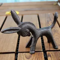 在飛比找蝦皮購物優惠-鑄鐵花園擺件 鐵藝創意復古懷舊動物桌面鑄鐵 工藝小毛驢造型壓