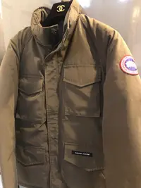 在飛比找Yahoo!奇摩拍賣優惠-CANADA GOOSE 加拿大鵝羽絨外套